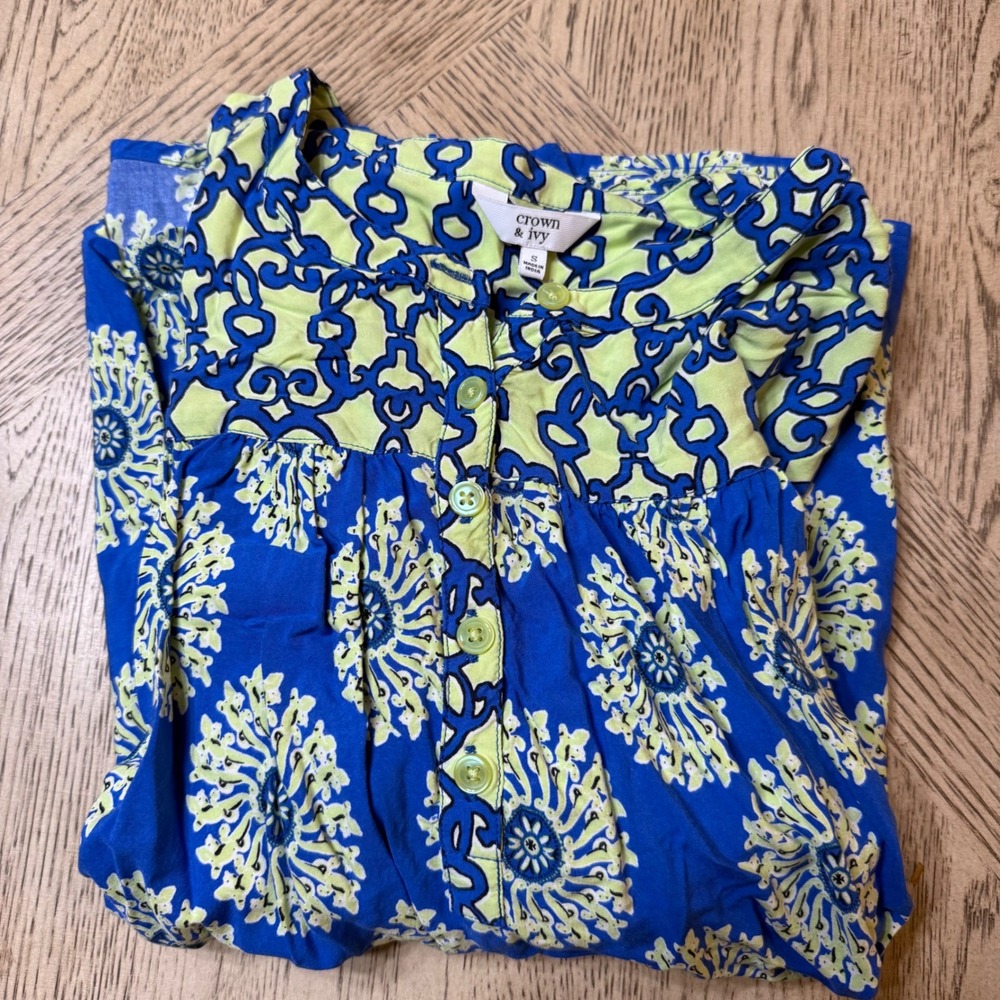 Crown‎ & Ivy Women Size Small Blue Green Print Rayon Blouse
